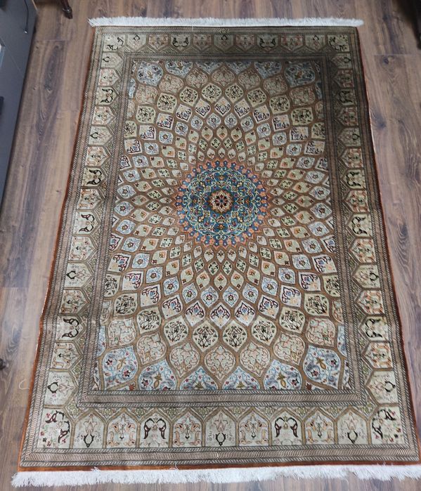 Шелковый ковёр ручной работы (Иран)

Продам шёлковый ковёр ручной рабо