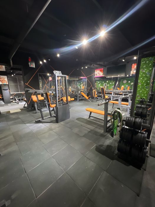 Тренажерный зал сотилади