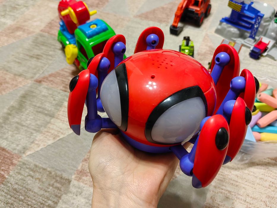 Игрушки коробкой