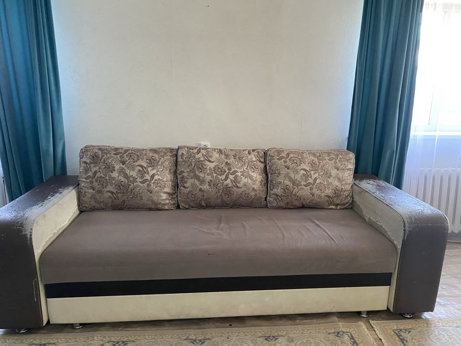 Продам б/у диван 321