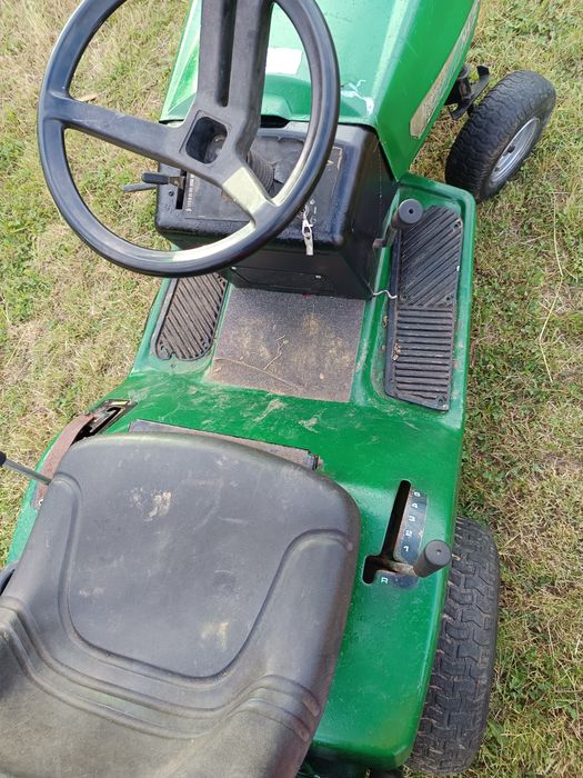 Tractoraș cositoare mașină  pt gazon