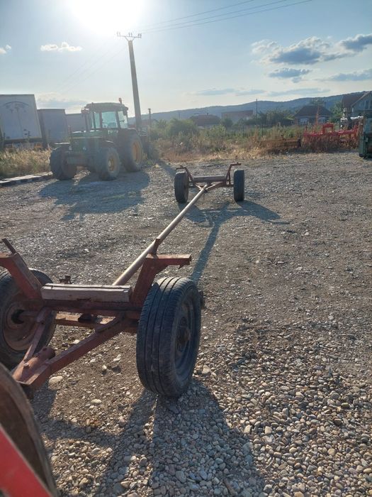 Vand doua carute dupa tractor