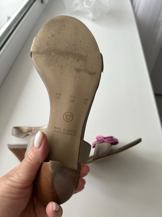 Босоножки кожаные шикарные 40 размера