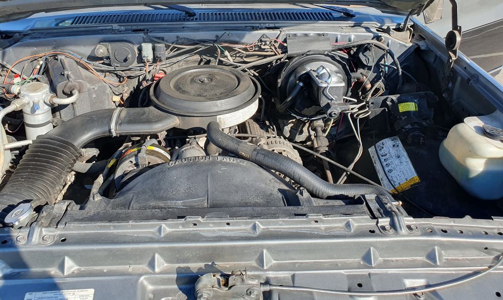 Chevrolet Suburban V2500, motor Corvette  V8 5,7L