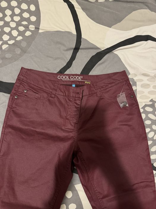 Blugi burgundi marimea 42