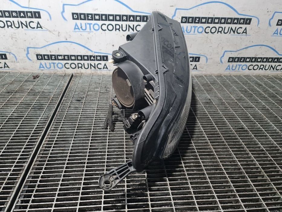 Far Dreapta Ford EcoSport II 2013 - 2017 SUV 4 Usi (1342) Fara xenon PRINDERE RUPTA