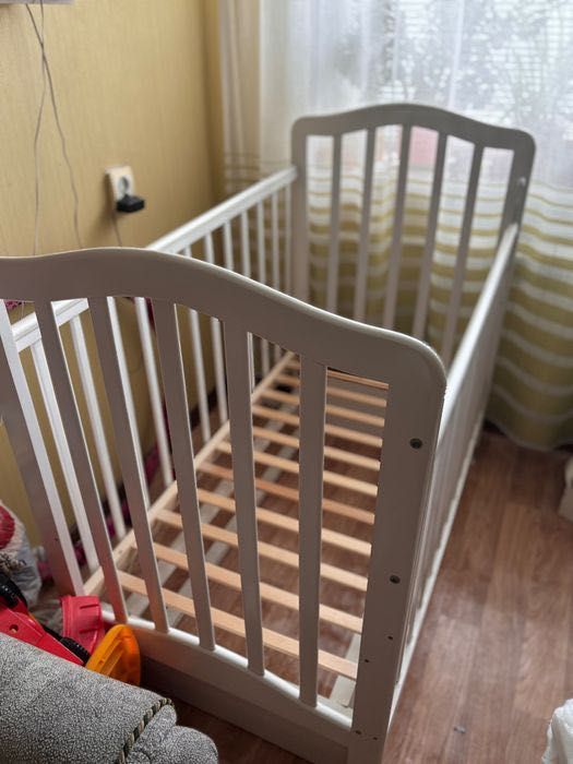 Продам детскую кроватку  + в подарок ванночку Happy Baby.