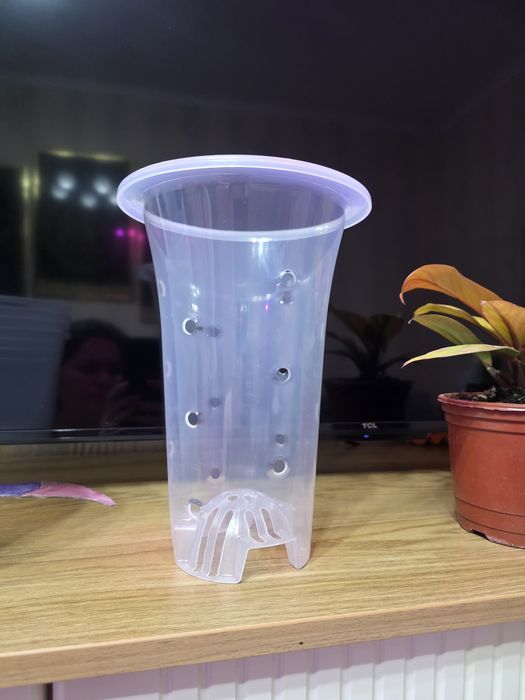 Продам прозрачные горшки для растений