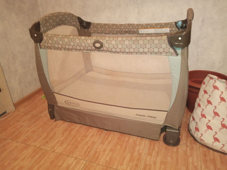 Продам кроватку graco