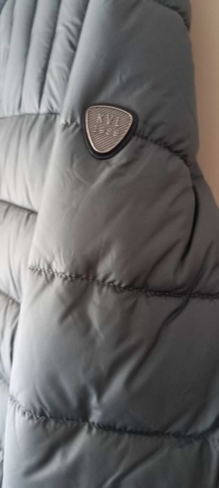 Продавам мъжко зимно яке