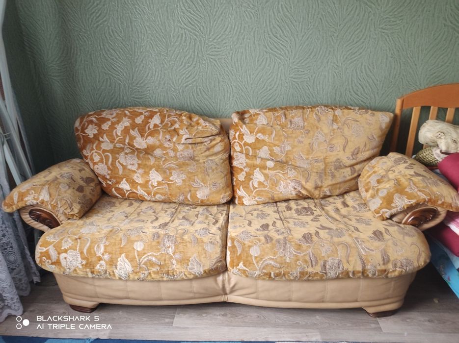Диван и два кресла