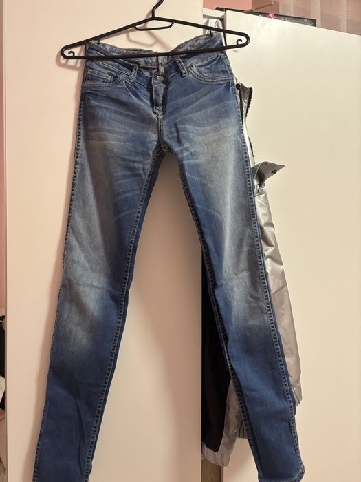 Двулицеви дънки Bershka