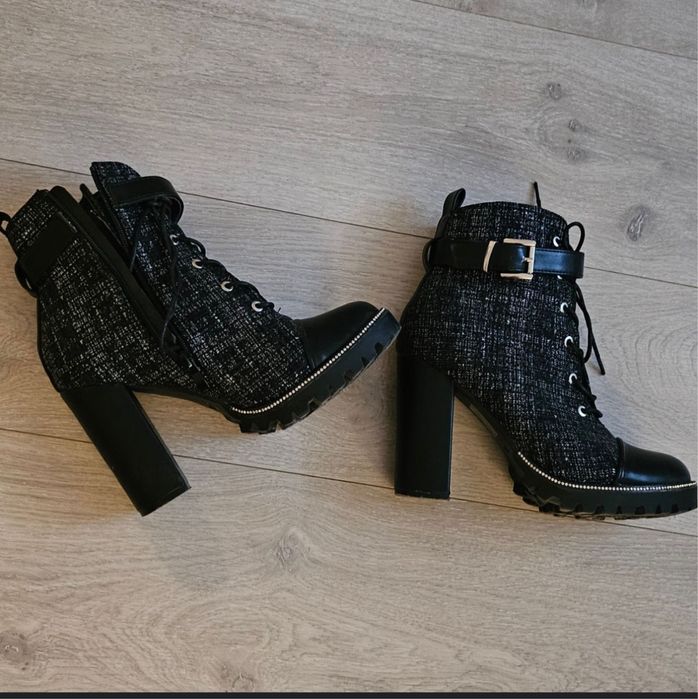 Боти на ток с връзки