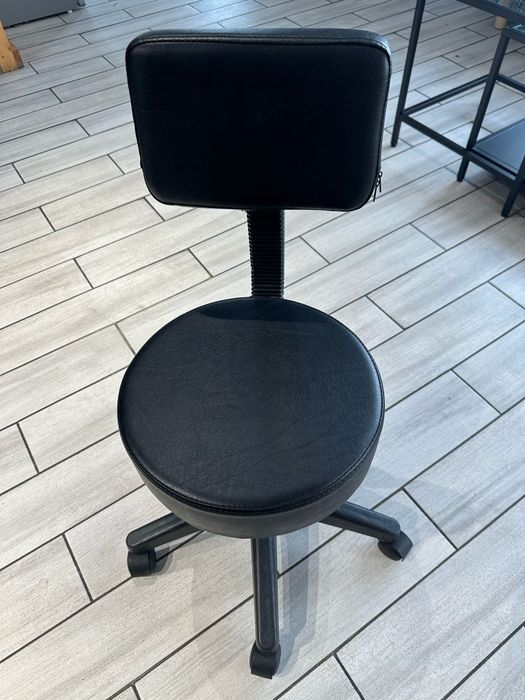 Scaune si masa manichiura