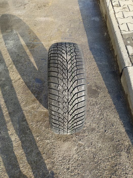 Kumho 225/55R18 WP52