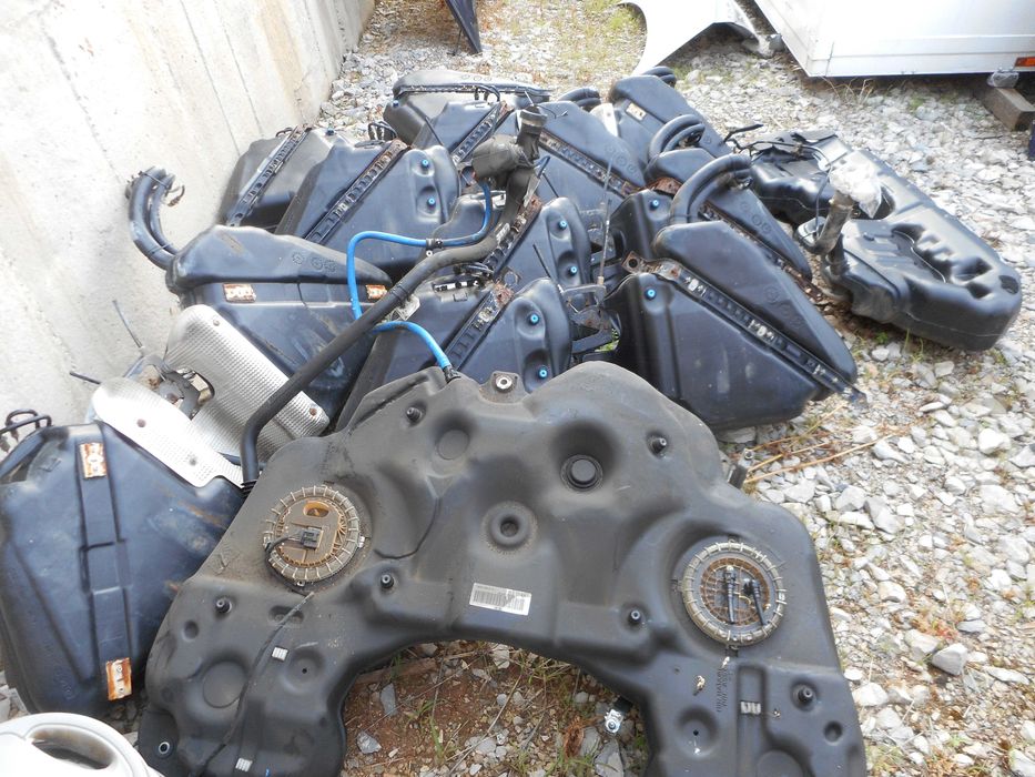 Ауспуси и резервоари от Мерцедес