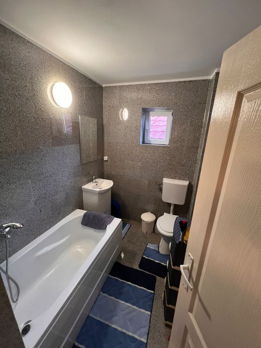 Inchiriez apartament 2 camere