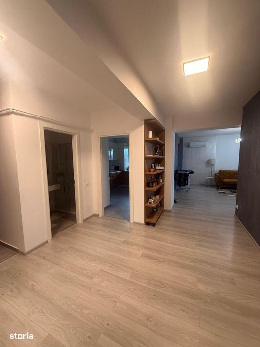 Apartament 3 camere + loc de parcare
