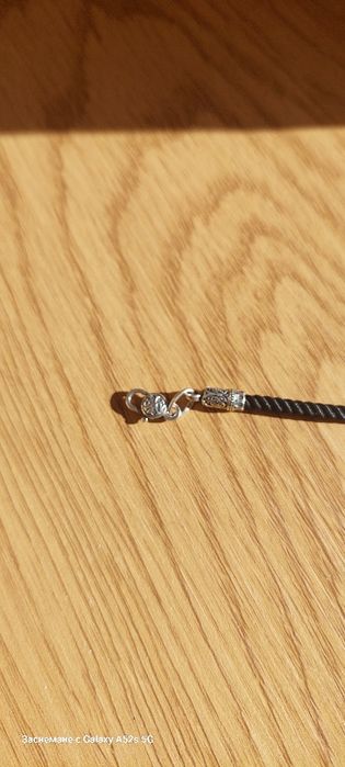 Сребърна гривна, с копринени конци