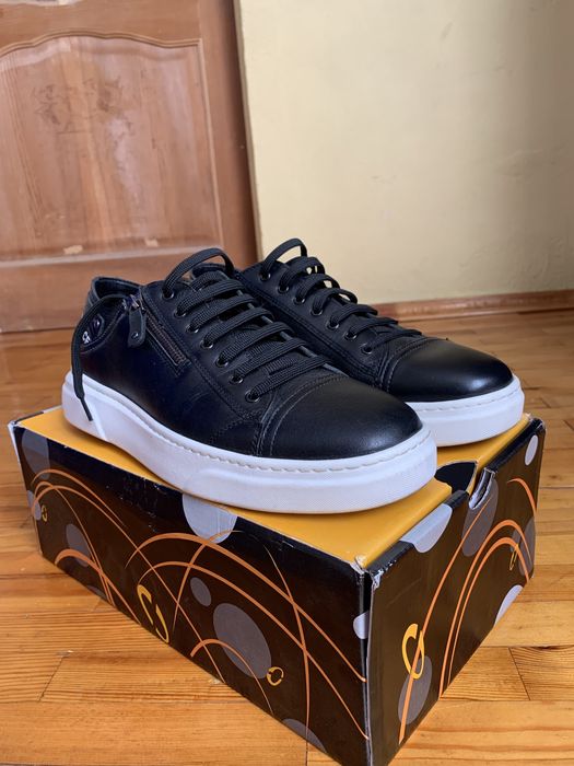 Продаются кеды