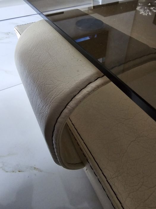 Холна маса от стъкло и кожа