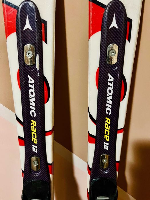 Vând schiuri Atomic Race 12 GS 151 cm cu legături – stare bună