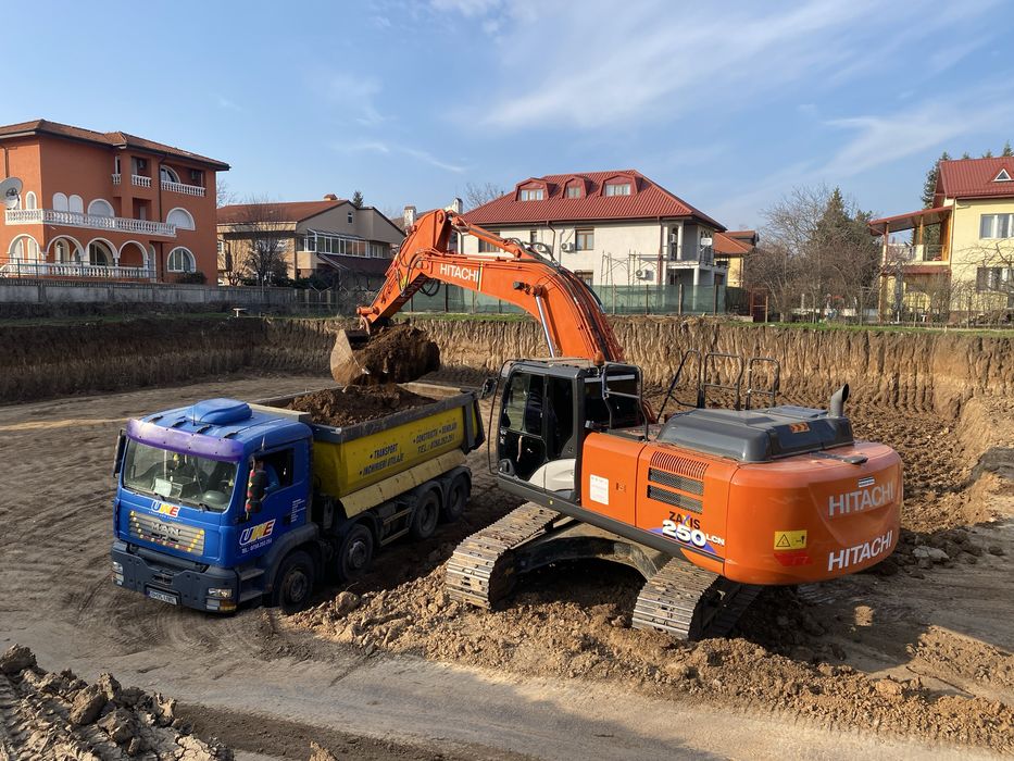 EXCAVATOR de închiriat , echipat cu , cupa 1,8m3 si picon 2 tone