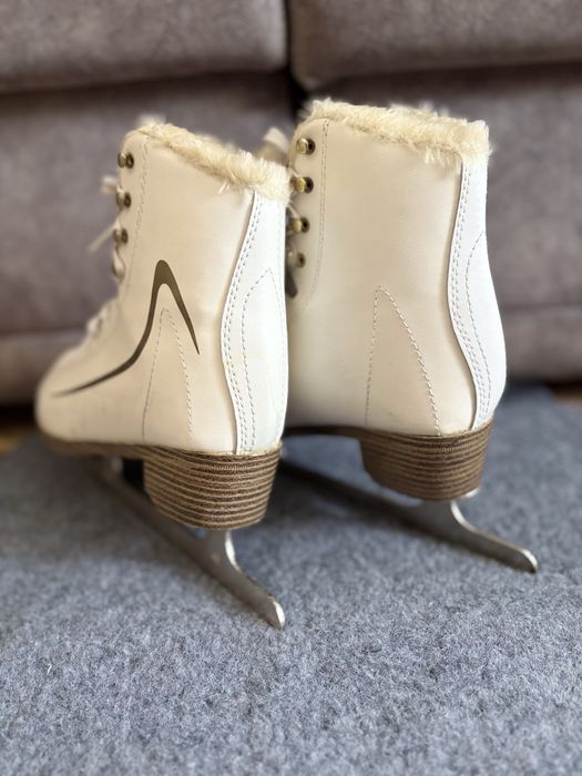 Продам коньки. 39 размер