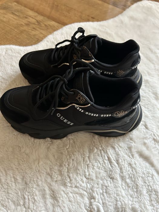 Оригинални сникърси Guess