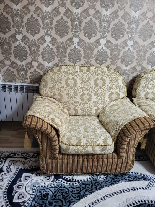 Стол стуля диваны