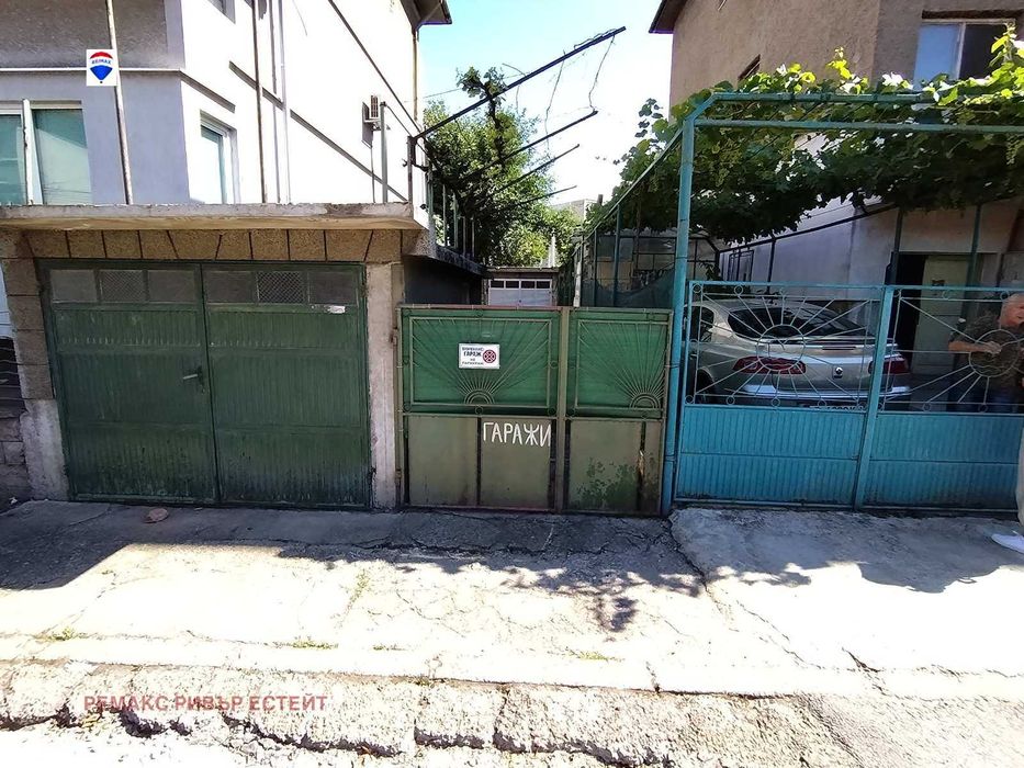 Масивен гараж за продажба кв. Дружба 1