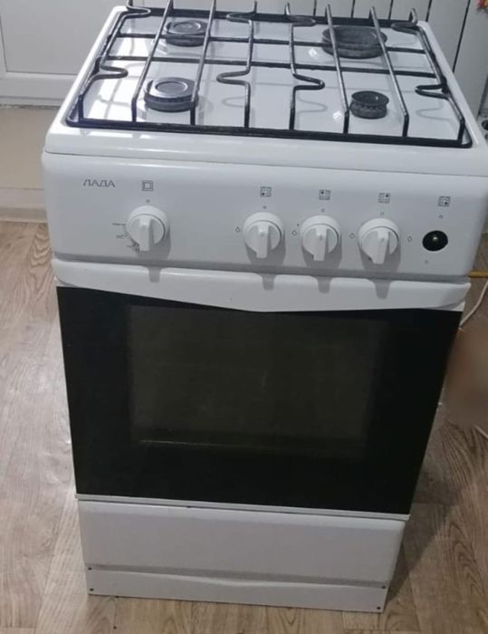 Газовую плиту продам