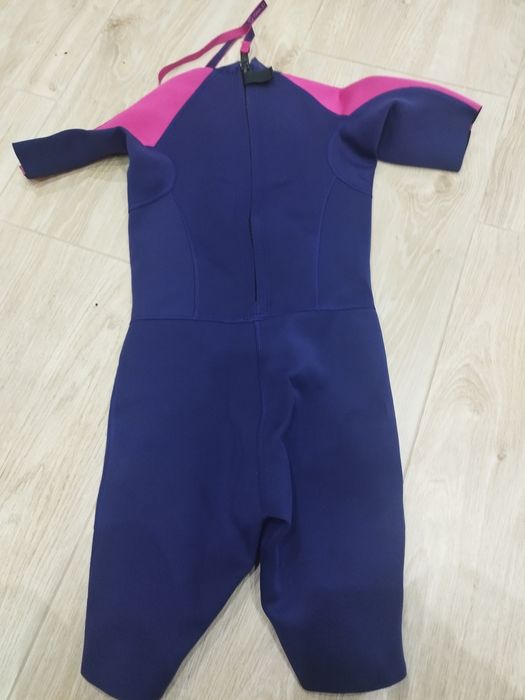 Неопрен за момиче OLAIAN два размера 6г. и за 8г.