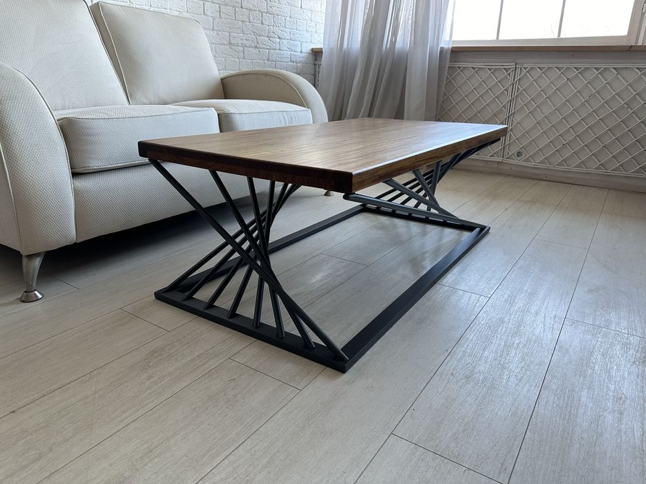 Холна маса от Бирмански Тик и метални крака