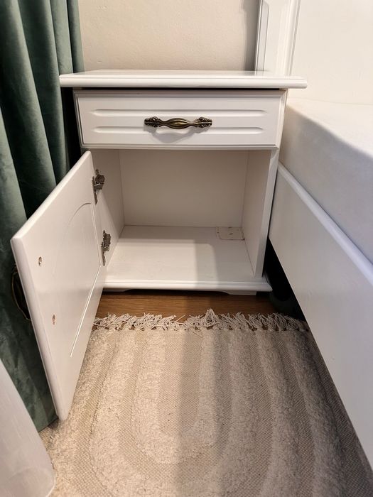 Pat din lemn de fag masiv– 140 x 200 cm, cu noptiere și saltea