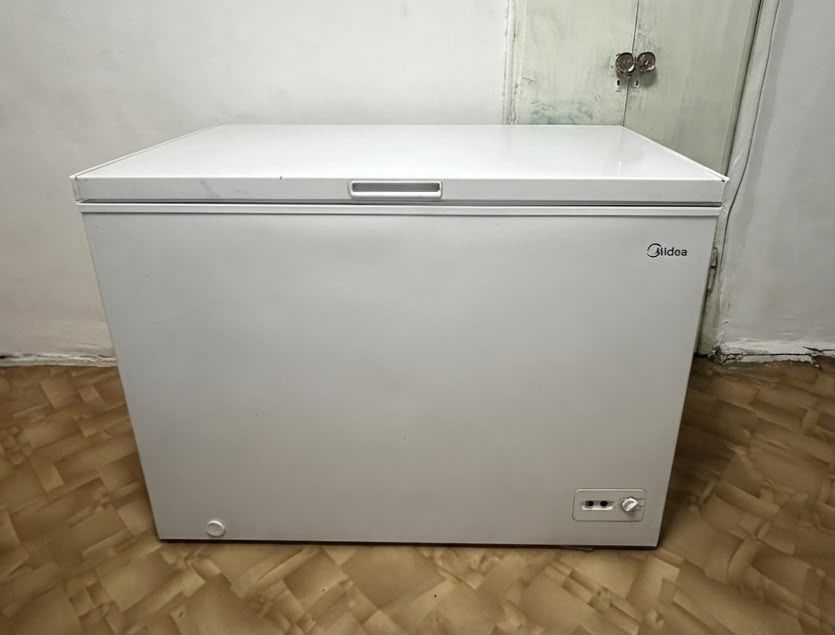 Продается морозильный ларь Midea на 290л