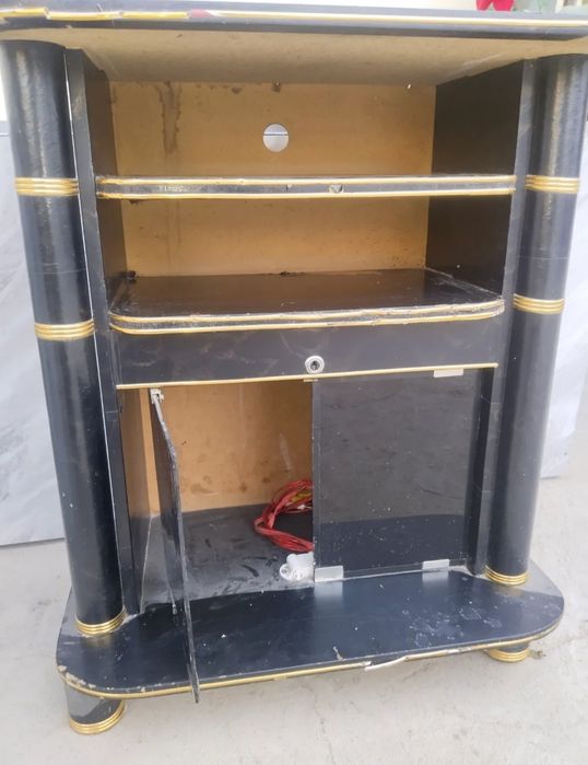 Televizor va TV podstavkasi sotiladi.