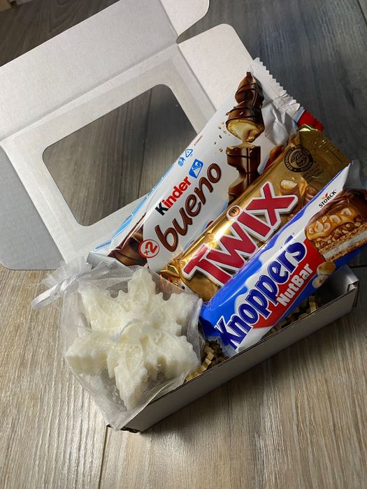 Cutii cadou Crăciun cu lumânări din ceară de soia și dulciuri