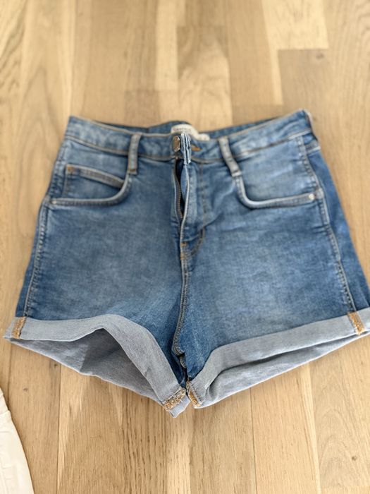 Pantaloni scurti Zara