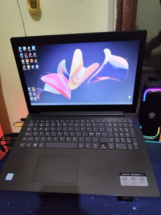 Vând laptop Lenovo Ideapad 330