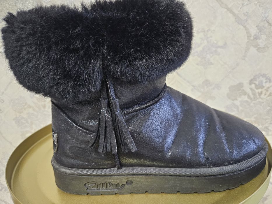 Продам угги 38 р за 3000 тг