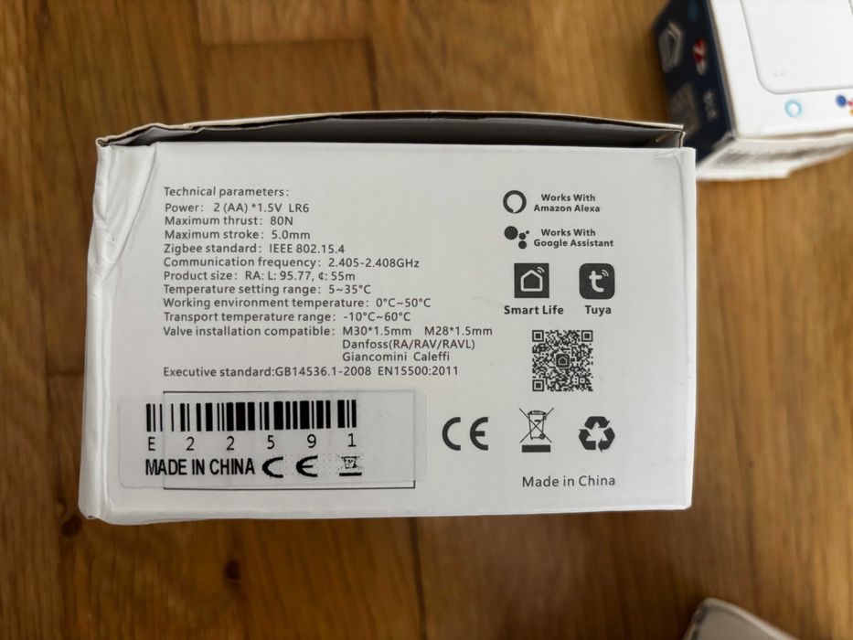Термоглави за радиатор - Zigbee - 5 глави и 1 порт всичко е като ново