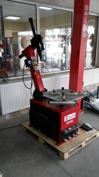 Машина за гумодемонтаж до 24" с подвижно пневматично рамо, модел А-98