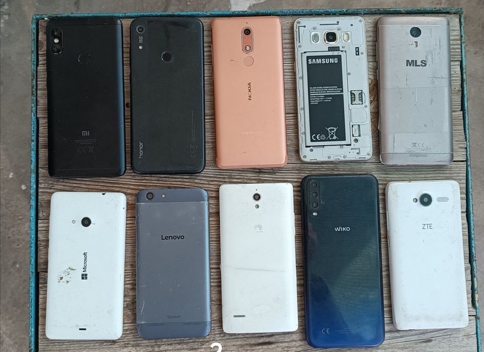 Ретро телефони  с копчета и тъч скрийн