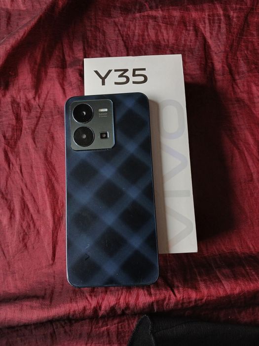 Телефон vivo Y35