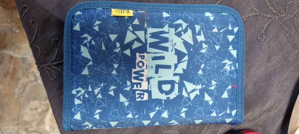 Оригинален калъф за ученически пособия