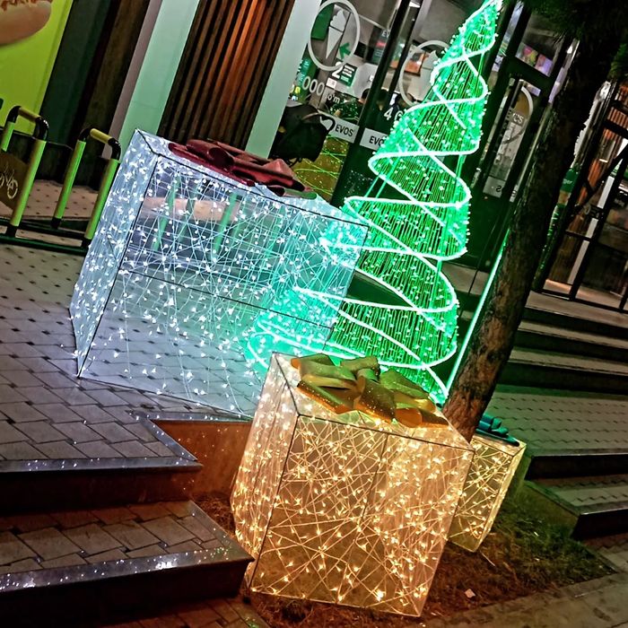 Новогодние оформление фасадов офисов Фото зон