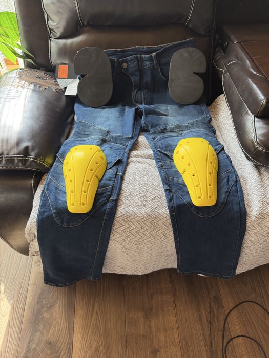 Blugi moto cu protectii