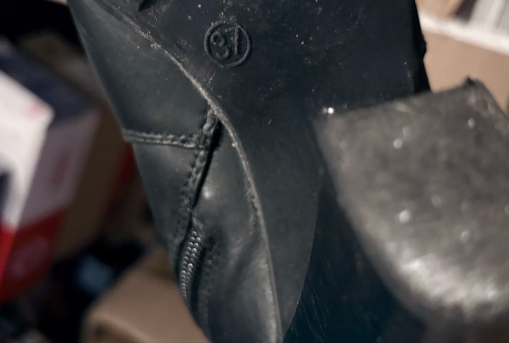 Ghete negre marime 37