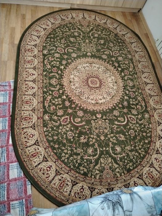 Продам ковёр и дорожку.